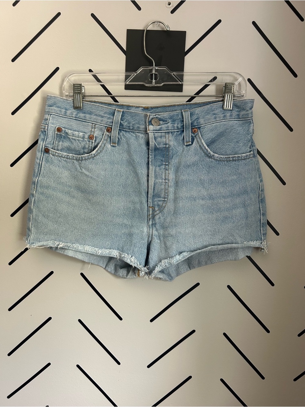 Levi’s high rise denim jean shorts 501 2.5”